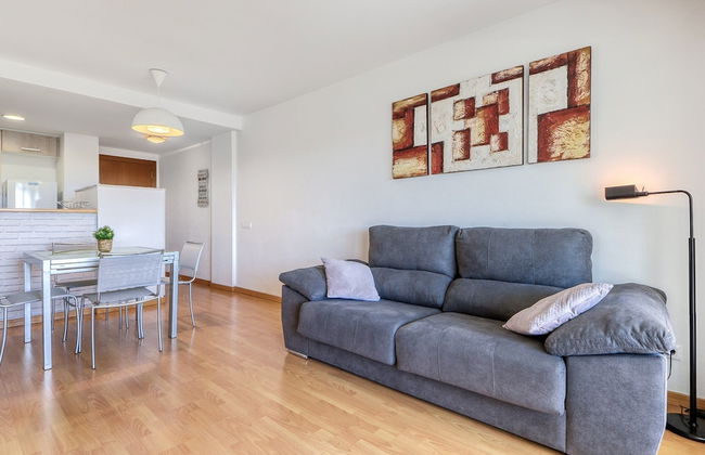 Charming Apartment With Patio - Photo 10