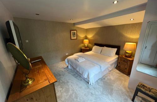 New Hall, Elland - Foto 28