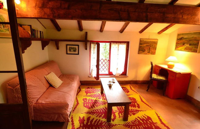 Peaceful Retreat With Shared Pool - Photo 10