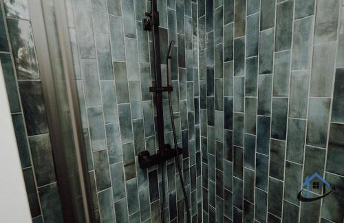 Apt 5 Manor House - 3 Bed 2 bathroom sleeps 5 parking wifi - Photo 27