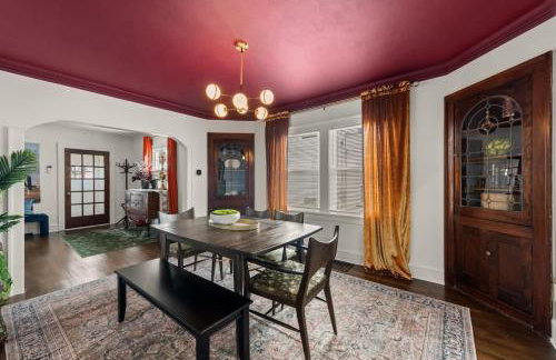 Hot Tub - Game Room - Chic & Spacious - Sleeps 10 - Foto 2