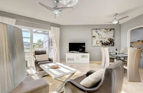 Stylish Penthouse Duplex at Matchroom Country Club - Photo 18