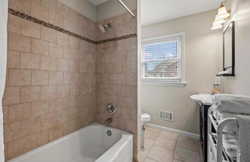 The Rhitreat, 2BR, 10 Min to Downtown & Airport - Foto 18