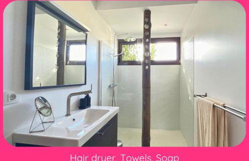 Full Relaxation - Private Villa - Sea View - Stunning Garden - 2 Terraces - 2 Bedrooms - Wifi - Parking - Washing Machine - Foto 17