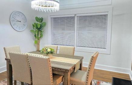 Luxury Short and Midterm Hyde Park Getaway - Photo 36