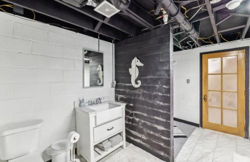 Cozy 3BR Home with BBQ Patio & Gym Near Downtown - Foto 26