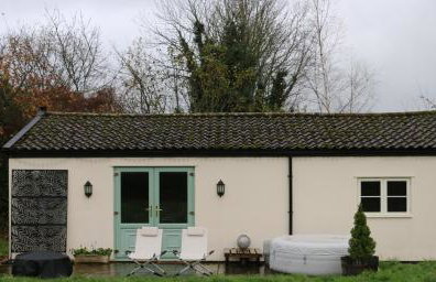 The Lodge - 2 acres of garden with hot tub and fire pit and BBQ - Foto 2