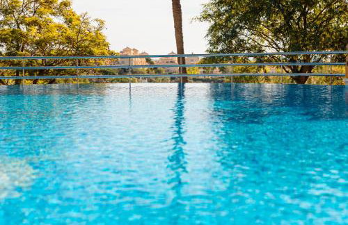 Luxurious frontline golf apartment in Elviria - Photo 18