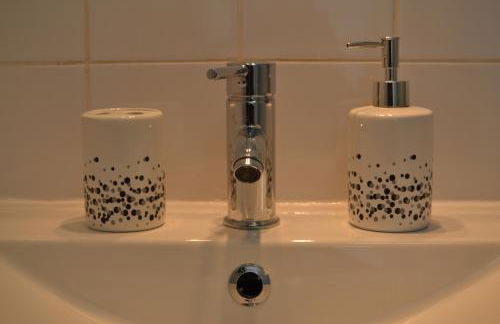 Le petit studieux - Parking - Animaux acceptés - Centre ville accessible à pied - Foto 23