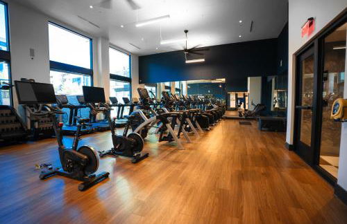 Heart of North Hollywood 2 bed Apt FREE parking, hot tub, pool, gym - Foto 22