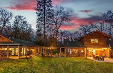 Log Cabin sleeps 20 with hot tub, EV Charger, firepit - Foto 8
