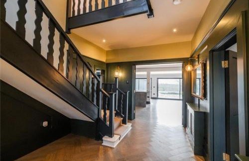 Humberston Avenue Large 4bed - Contractors Welcome & Big Living Area - Photo 4