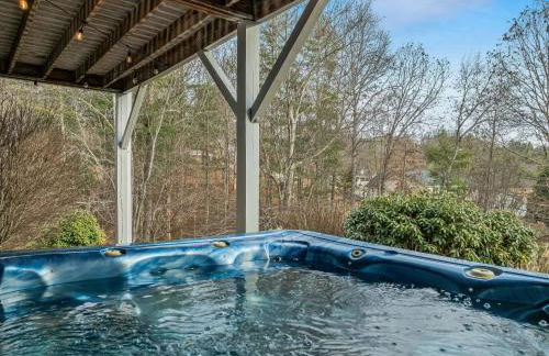 Newly Renovated Luxe Home near Asheville | Pool, Hot Tub, Theater & Games! - Foto 60