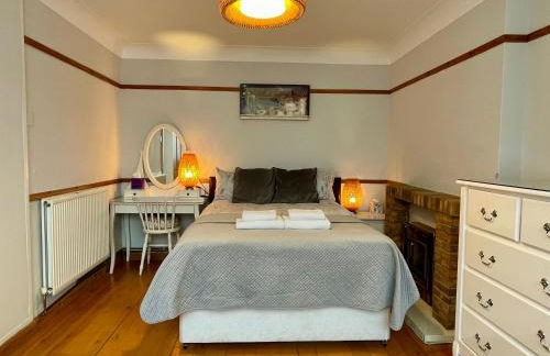 Somers 4 bed House off road parking pet friendly - Foto 11