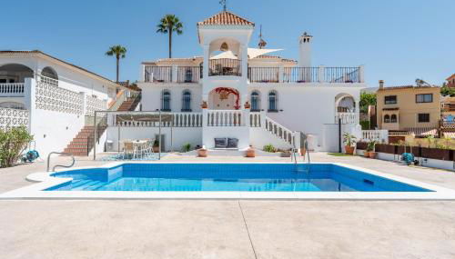 VB Villa Coto 7BR w Pool & Views - Photo 2