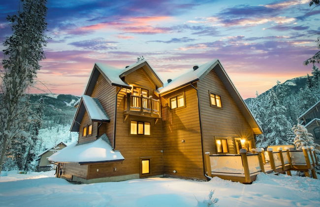 MODERN 4,500 sqft Ski Chalet: 5 Br + 6 Ba | Pool Table | Pool + PRIVATE Hot Tub - Photo 72