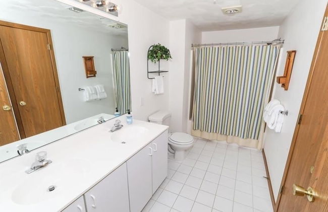 Seven Springs Stonegate 2 Bedroom Condo, Ski-In/Out, Sleeps 8! by RedAwning - Foto 7