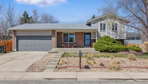 Spacious 4BD - Backyard BBQ, Fire Pit & Mini Golf - Photo 2