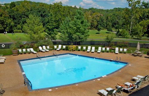 Couples Condo Retreat Overlooking Golf Course - Foto 4