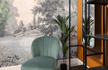 Stylish Penthouse Retreat - Photo 15