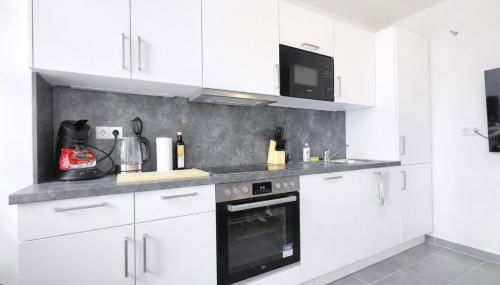 Larooms Merseburg - Apartment CS01 - 3 Zimmer, 7 Betten, 2 Bäder, 2 Parkplätze, Balkon & Aufzug - Foto 2