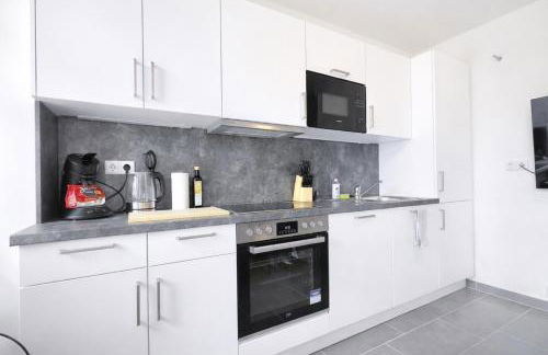 Larooms Merseburg - Apartment CS01 - 3 Zimmer, 7 Betten, 2 Bäder, 2 Parkplätze, Balkon & Aufzug - Foto 2