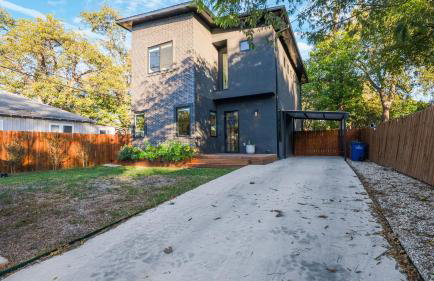 Stylish Home with Firepit Balcony Steps from Austin’s Best Near Rainey St Lady Bird Lake Downtown The Ashlee by AvantStay - Foto 36