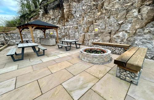 Rock Mill - Luxury 1 Bedroom Apartment 20 with Private Balcony - Photo 31