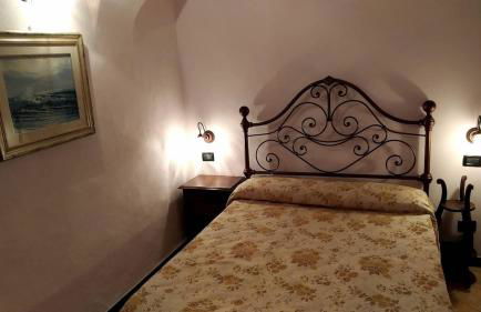 HOST4U - CLEMENTI HOUSE with Terrace in Cozy Italian Village - Foto 8