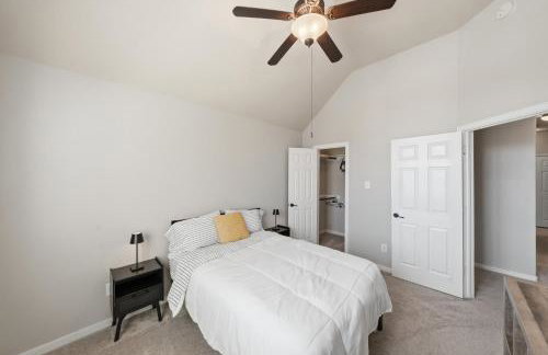 Cozy 4bdrm 3bath Home in The Woodlands - Photo 50