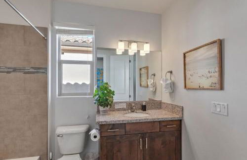 PV 110 Themed Rooms, PS4, Ping Pong, Pack n` Play, Electric Fire Place, Games, and More - Photo 74