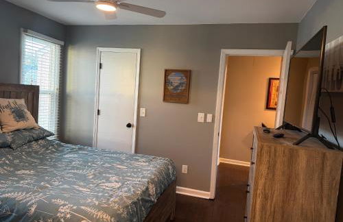 Full townhouse near Shem Creek & Downtown with Hot Tub - Photo 21