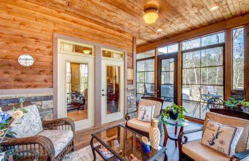 West Union Townhome with Patio and Lake View - Foto 11