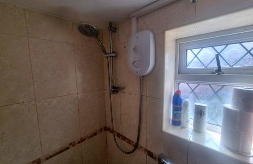 3 Bedroom House Ideal for Work Family Short or Long Term Stays Easy Access to Manchester Oldham Halifax Bury - Foto 50