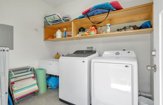 Gorgeous Renovated 1937 Plantation Style Beach House 50 Steps To The Center Of The Beach 5 Bedroom Home by RedAwning - Foto 53