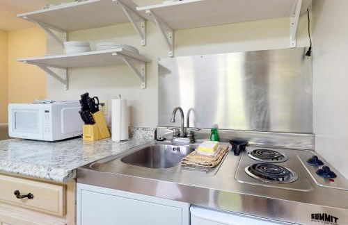 Inviting & Cozy Studio Sleep 4 Shared Gym & Games - Foto 6