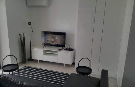 50 M2 -T3- 4 personnes - Moderne-Climatisé-2 chambres-Wifi -Très grande terrasse de 35 M2 avec BBQ-1er étage dans petit immeuble - Vue magnifique et dégagée - Foto 8