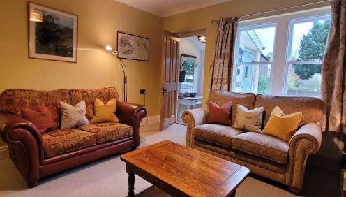 East Wing Cottage - Peaceful Village Retreat with Tennis Court Access - Foto 1