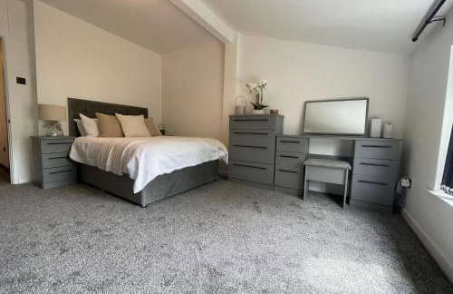 Slick Space for a Standish Stay - Photo 20