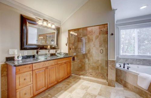 Close to Downtown, 11-Person Swim Spa-Hot Tub, 75" TV 4 Movie Nights, Spacious, Walk To Restaurants, Ping Pong - Foto 22