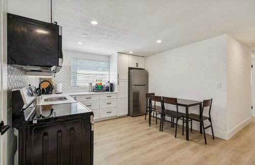 Elegant Largo Retreat, Sleeps 8, 10 Mins to Beach - Foto 13