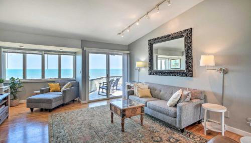 Lakefront Family Retreat with Grill Steps to Beach! - Foto 2