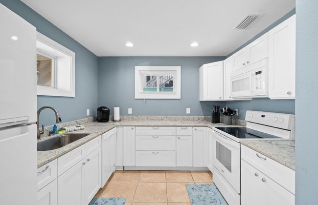 Beach House - Surfs Up Under Tow by PHG - Foto 20