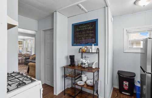 Cozy Bungalow 10 Min to DTWN CLE - Foto 23