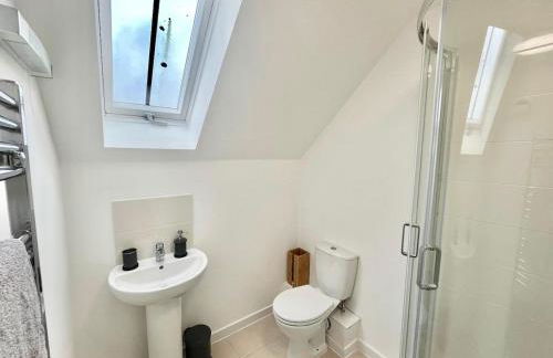 Rare find House with Parking minutes to Canterbury city center - Foto 10