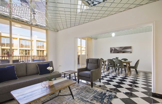 Bespoke Residences - Waikiki Townhouses - Photo 1