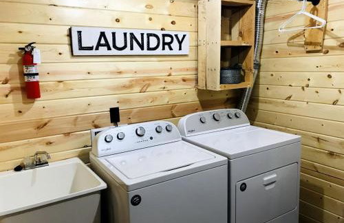 Cozy Lakefront Retreat with Game Room, Outdoor Living and Dock in Wisconsin - Foto 72