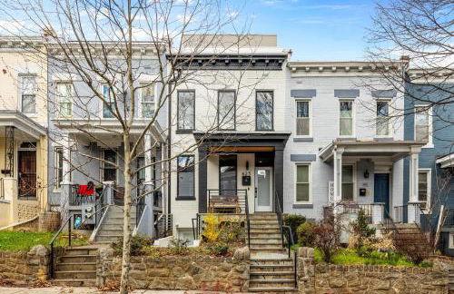 Central 2-BR City Sanctuary - Commuter-Friendly - Foto 1