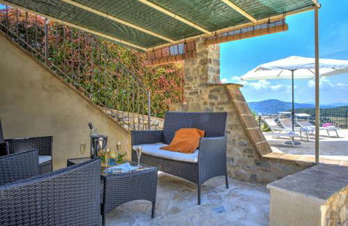 Villa San Lorenzo - Hilltop Villa With Private Pool, Jacuzzi & AirCO - Photo 3