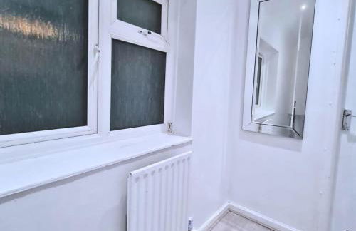 Modern Penge East Apartment - Photo 13